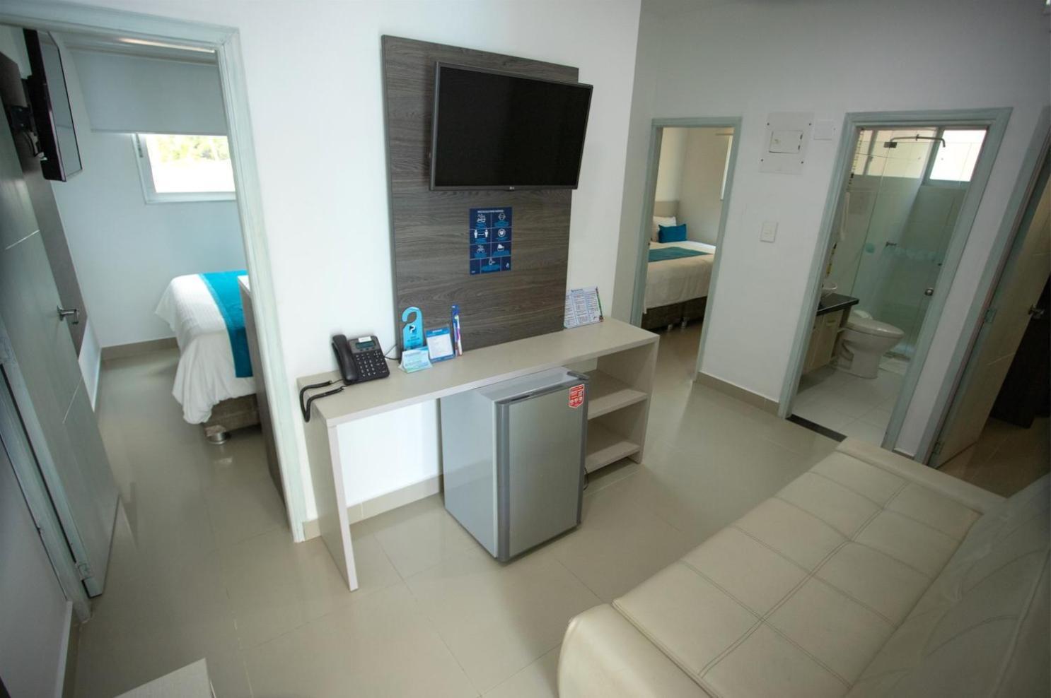 Hotel Poblado Ковеньяс Экстерьер фото
