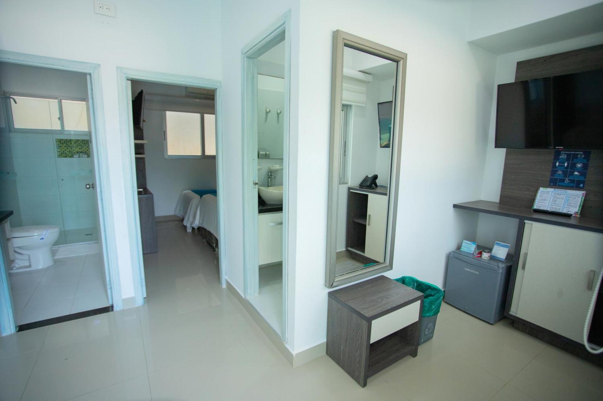 Hotel Poblado Ковеньяс Экстерьер фото