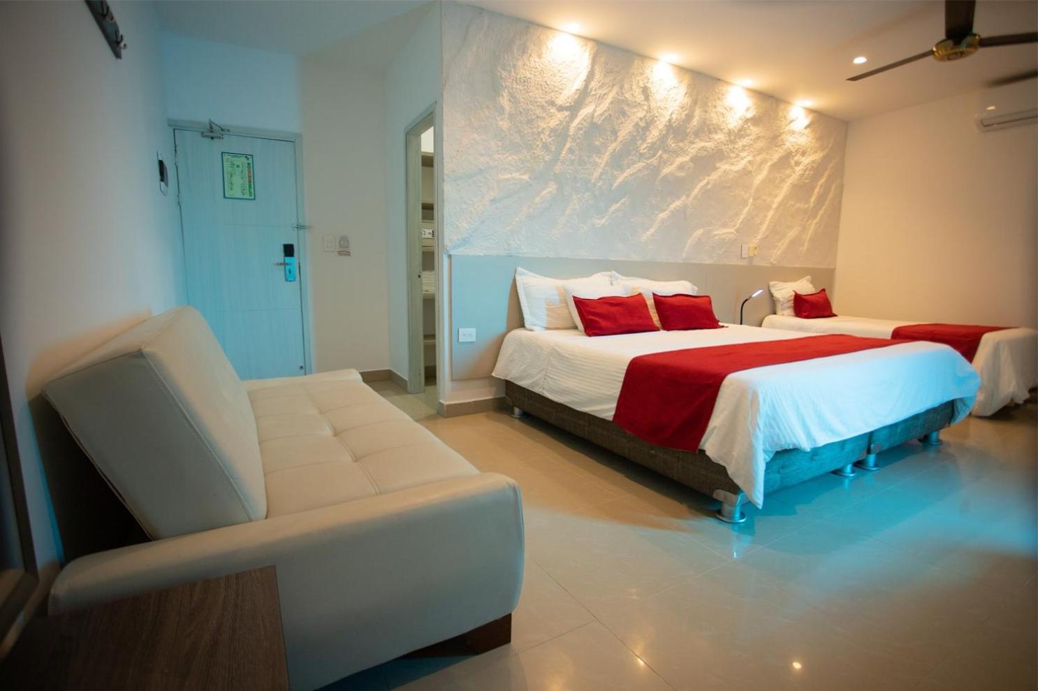 Hotel Poblado Ковеньяс Экстерьер фото